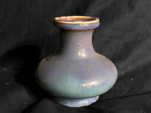 青釉花瓶