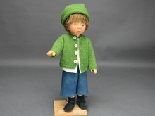 男の子 緑ニット帽子