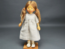 ベージュワンピース 女の子