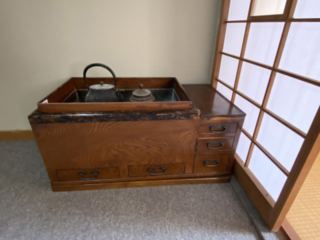 火鉢を高く売るには？＞