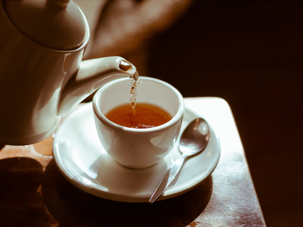 ソーサーとは？役割や目的、コーヒーを飲む時の正しいマナーを解説