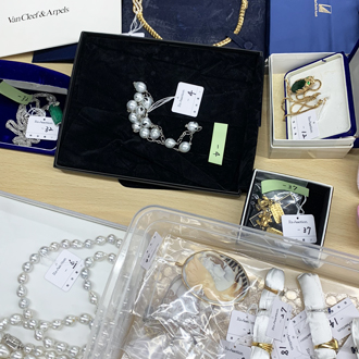 貴金属 宝石 真珠 翡翠 アクセサリー ネックレスまとめて買取画像
